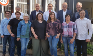 Der neu gewählte Kreisvorstand (1. Reihe v. l.) Georg Wegmann, Sascha Dühmke, Petra Mayer-Kletzin, Saskia Ganter, Sabrin